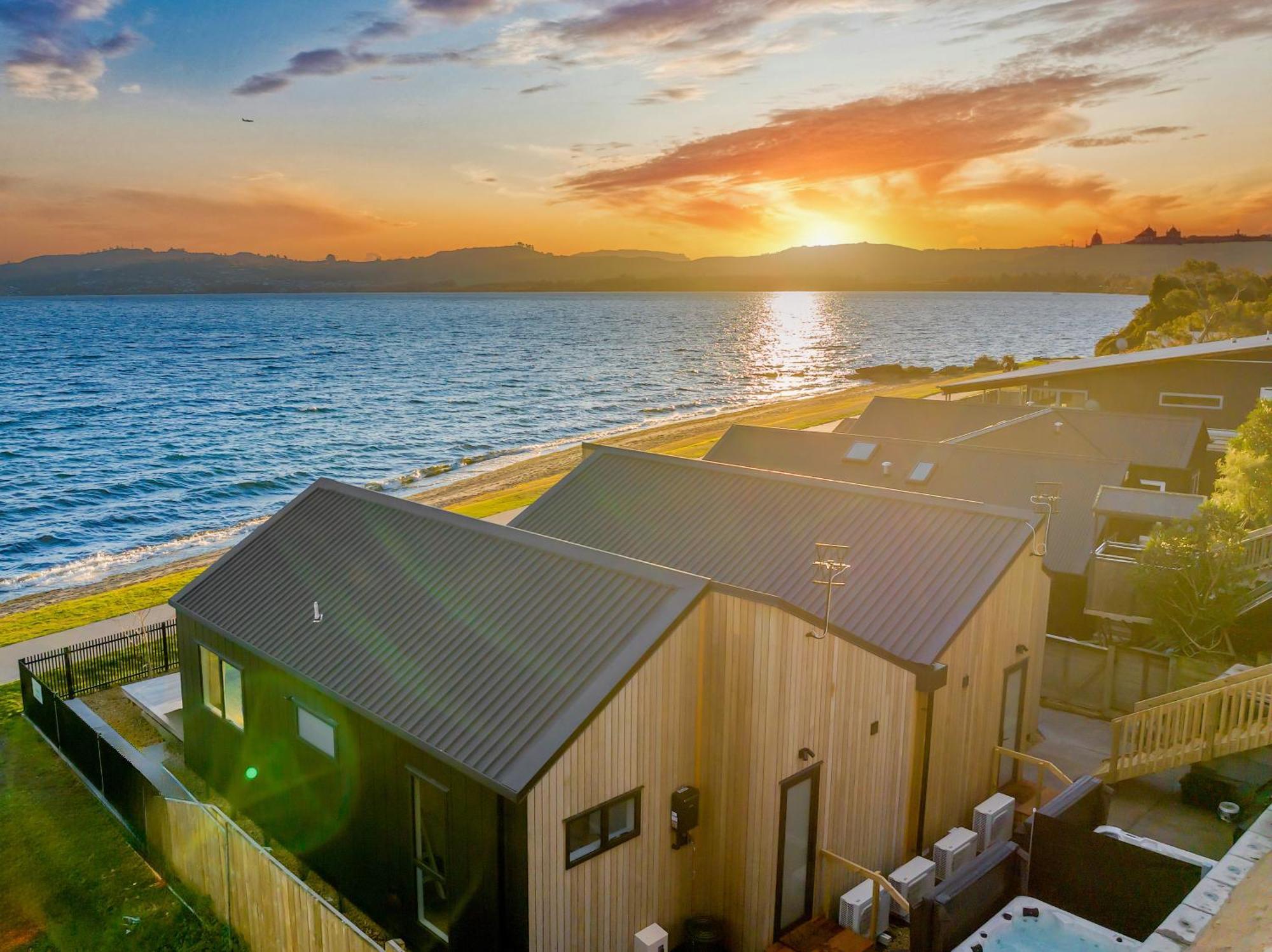 Brand New Lake Front Homes Spa Pool Taupo Luaran gambar