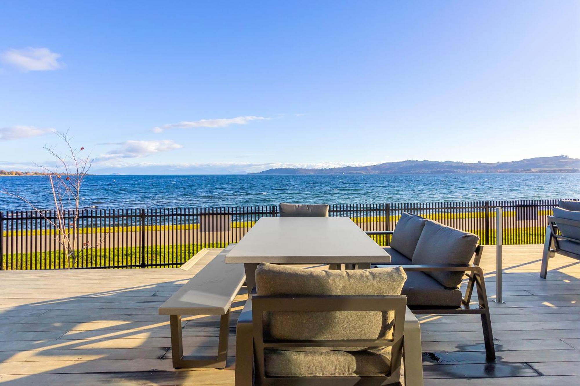 Brand New Lake Front Homes Spa Pool Taupo Luaran gambar