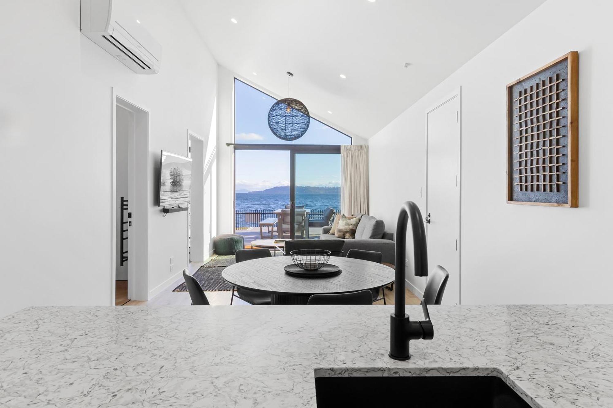 Brand New Lake Front Homes Spa Pool Taupo Luaran gambar