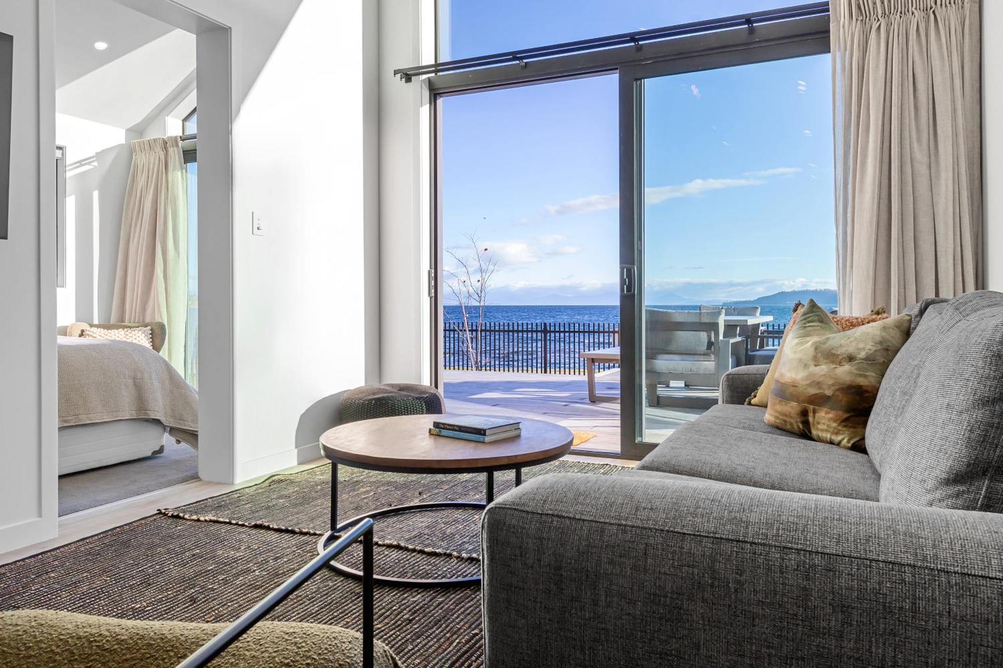 Brand New Lake Front Homes Spa Pool Taupo Luaran gambar